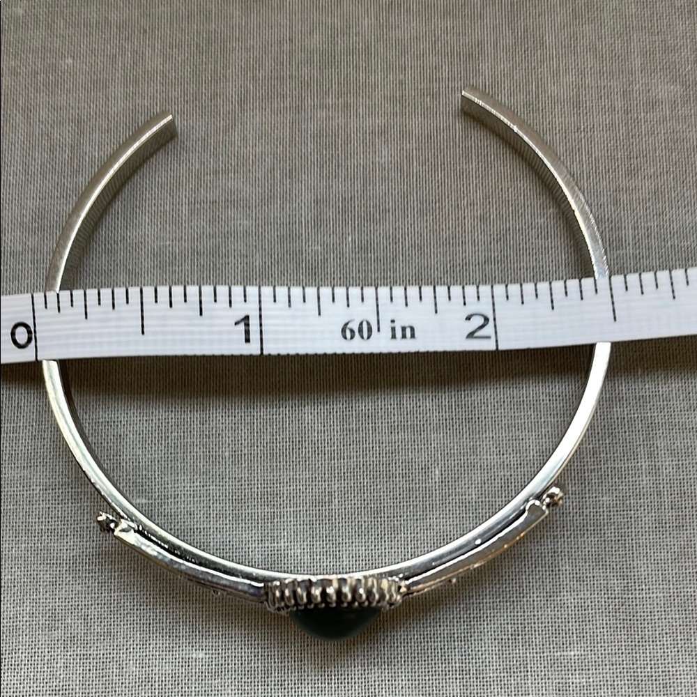 NWOT Silvertone Green Bracelet - Picture 6 of 8